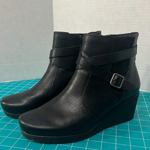 Abeo Geranium Black Leather Side Zip Wedge Ankle Boot Size 9 1/2. - Picture 1 of 14